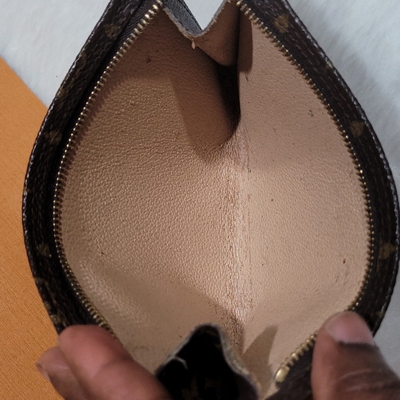 Louis Vuitton Cosmetics Pouch / Pochette - Picture 13 of 16